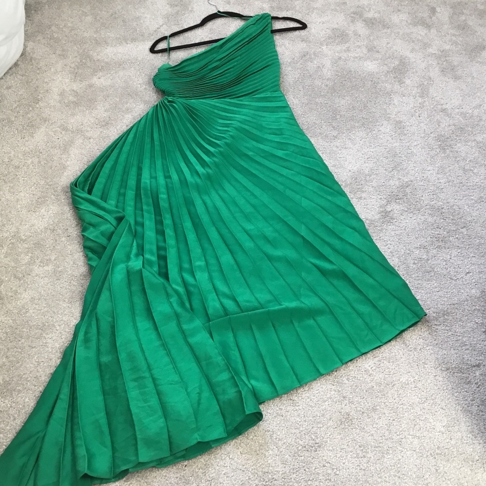 Fashion Nova One-Shoulder Emerald Green Pleated Dress